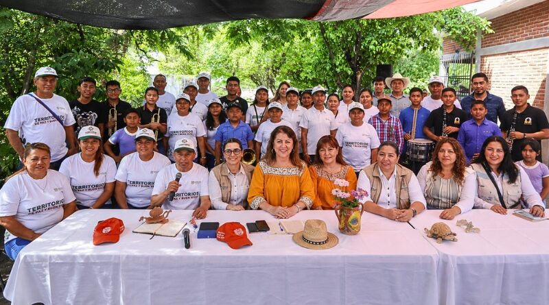 La gobernadora de Morelos encabezó un encuentro con los Consejos Comunitarios de Chisco, Río Seco, Vicente Aranda y Tenerías en Tehuixtla, reafirmando su compromiso con la construcción de paz y bienestar desde las bases sociales