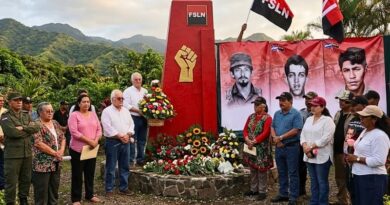 Familias de Rancho Grande, El Tuma-La Dalia y Waslala acompañan a la Comisión Especial en un homenaje solemne a los caídos del FSLN en Matagalpa.